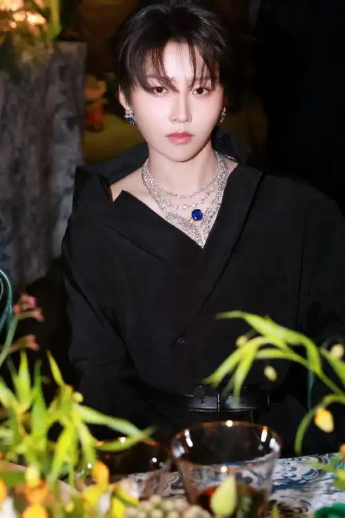 刘雨昕人生镜头上新了##刘雨昕双手插兜那一下