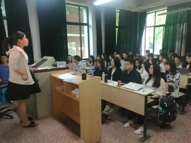 首先,赵倩,王方圆,陈亚楠,吴昱村,张亚萍,栗烨,宋鑫,张羽佳八位入党