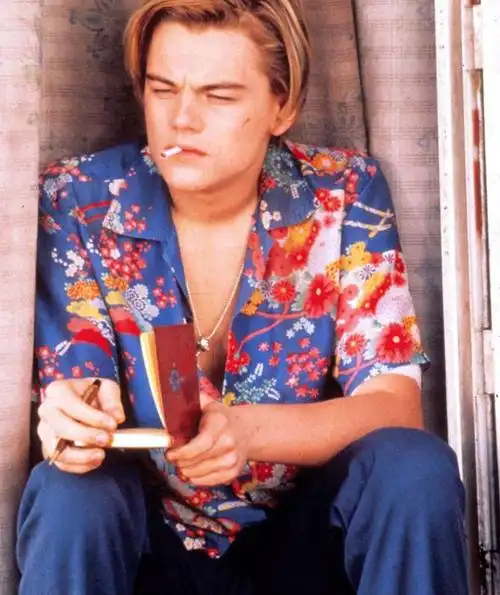 后来在好多美国电影里,它都经常出现～小李子演的《罗密欧与朱丽叶》