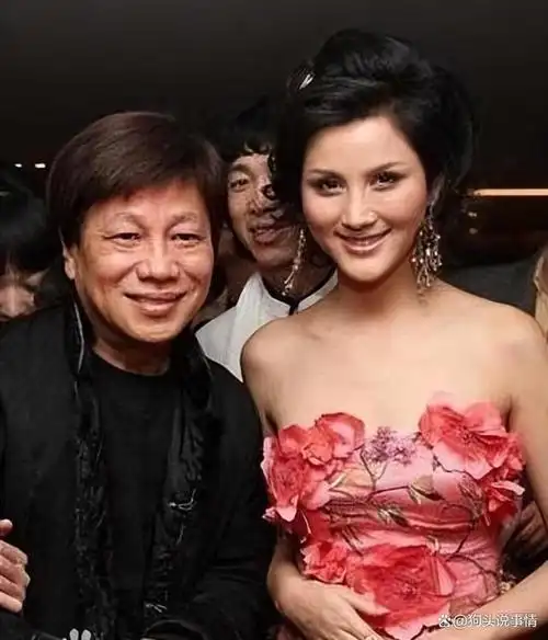 随后不顾众人的反对,背着"负心汉"的名头和妻子办了离婚手续.