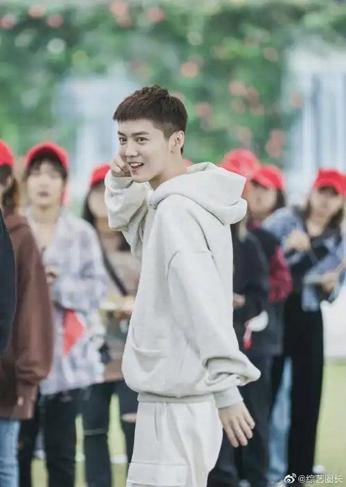 鹿晗近照的状态