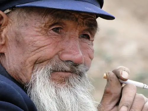 和&说: 沧桑的岁月将曾经一张张充满青春与阳光的脸刻画得的沟壑遍地