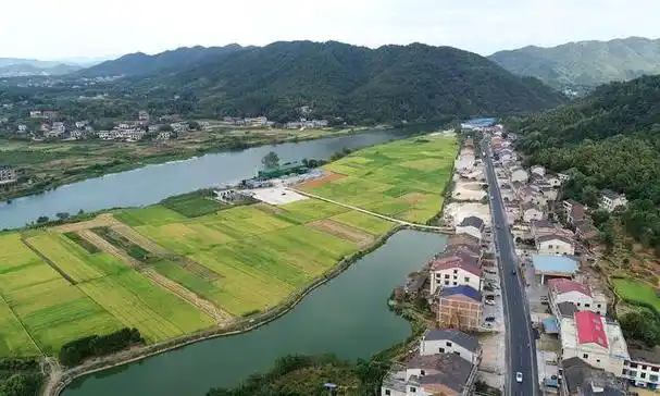 在重庆潼南柏梓镇有一座古老的寺庙叫作灵安寺!