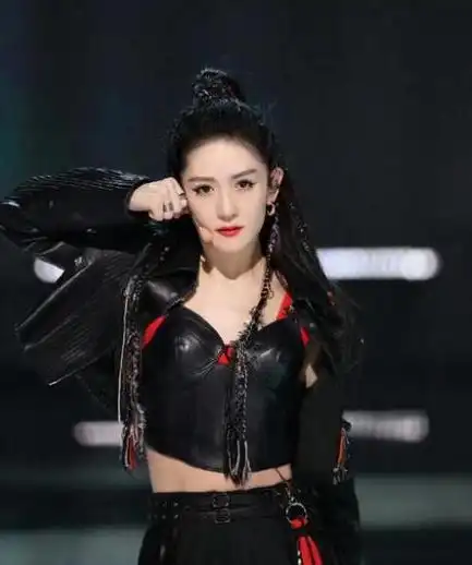 谢娜于2018年生下一对双胞胎女儿,在2021年生下第三胎女儿,当时谢娜还