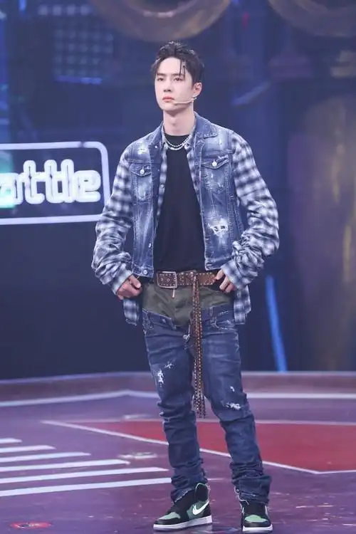 王一博到底穿几条裤子双腰牛仔裤太前卫网友大型迷惑现场