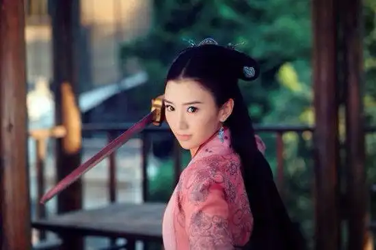 毛晓彤新神雕侠侣演郭芙娇俏亮剑