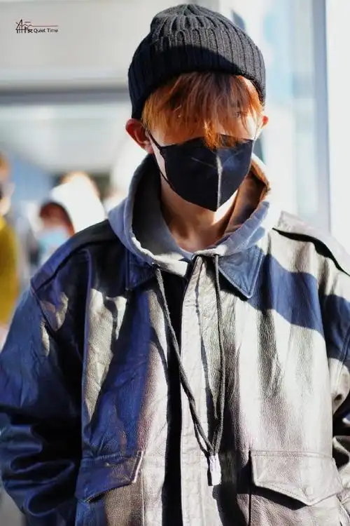 易烊千玺机场图#  易烊千玺机场穿搭小合集9615  私服穿搭松弛