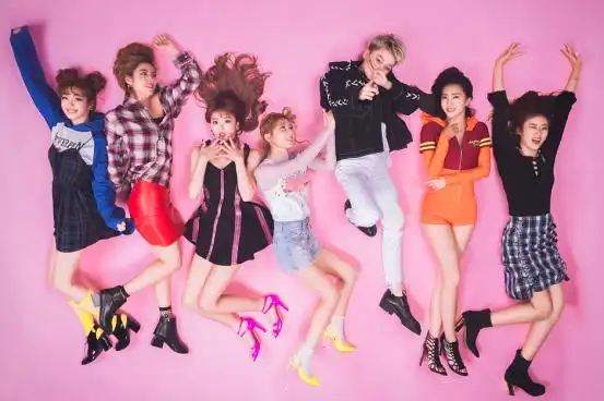 优质偶像蜜蜂少女队首届人气排位赛周芷祺加冕女王蜂