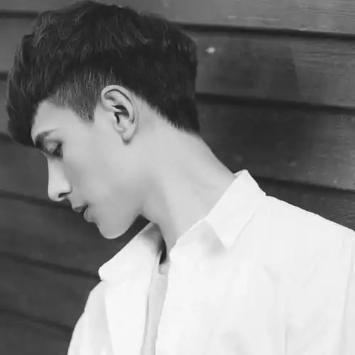 低头帅哥侧脸头像