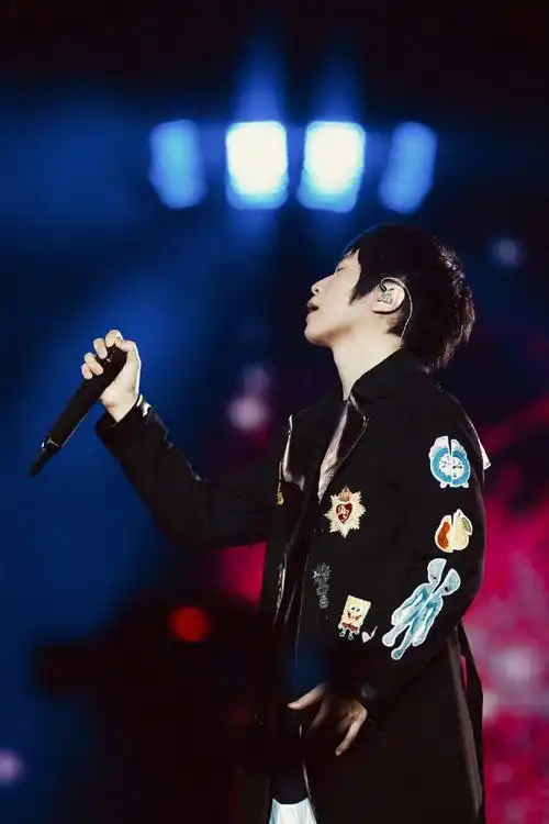 阿信要一场一场把路人唱回来##阿信说我嗓子没哑