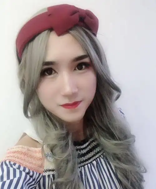 "美女"一开口惊呆众人 雌雄难辨!