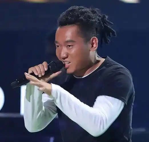 中国好声音10位冠军生存状况:多数人已风光不再,有人卖起打火机_邢晗