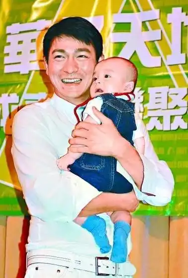 刘德华仍未现身公开喜讯 拒数十个婴儿用品广告