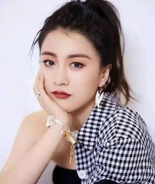 李嘉格:从好声音到幸福家庭,34岁的人生赢家