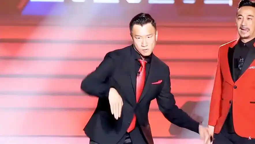 回顾孙红雷贫民窟的霹雳舞王25岁成中戏旁听生坎坷逆袭路