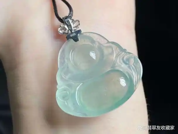 女人戴什么吊坠吉利,女人脖子上戴什么吊坠好看呢随着时尚的不断发展