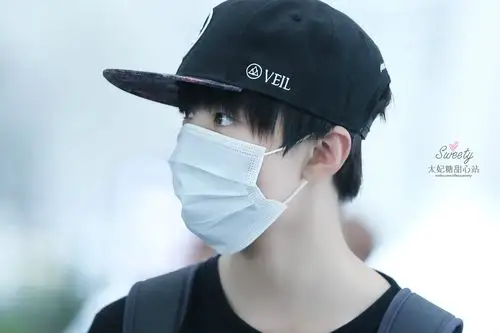 王俊凯# #tfboys王俊凯# 140820台北至北京 cr:tfboysweety太妃糖