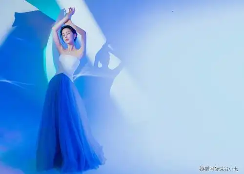 时令虽快入了三九,明星的衣衫却越发的少,组团的变成仙女浑身冒着仙气