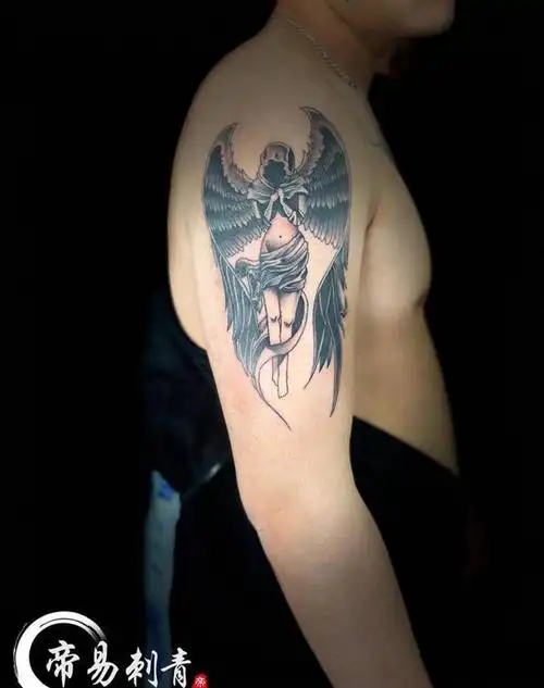 天使纹身图片_肩部纹身图案
