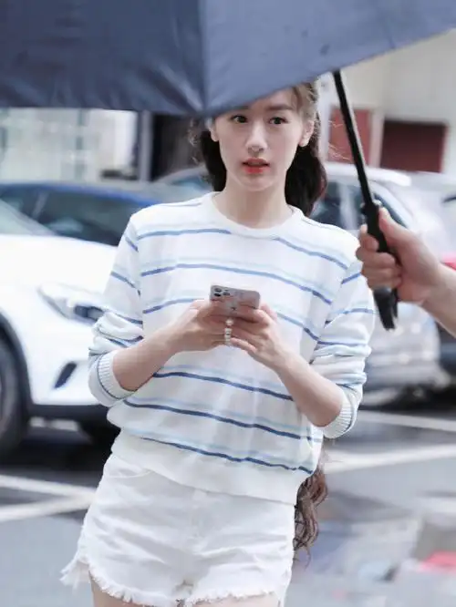 嘟嘟嘴的红凝宝贝啊!真的太可爱了 #袁冰妍