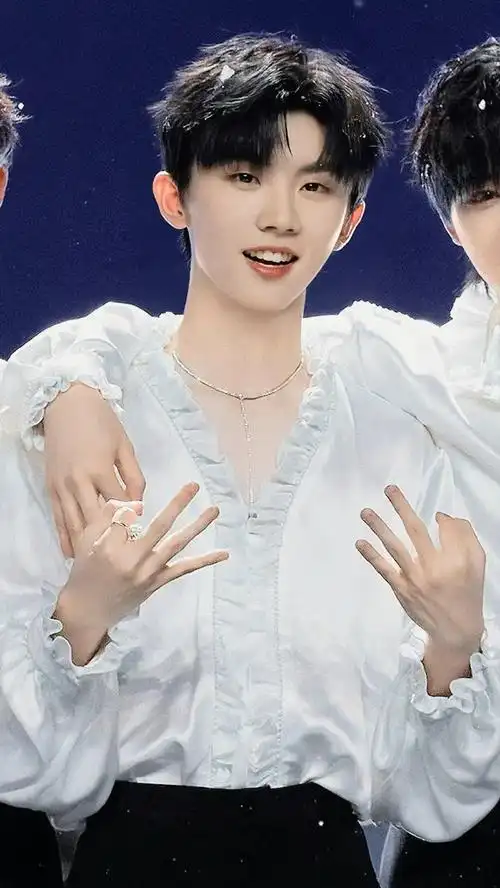 而你是all white的神  @时代少年团队长-马嘉祺    #时代少年团春日