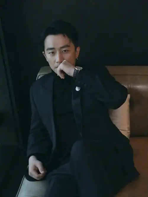 因12岁父母离异带来的阴影,37岁黄轩对婚姻既期待又害怕