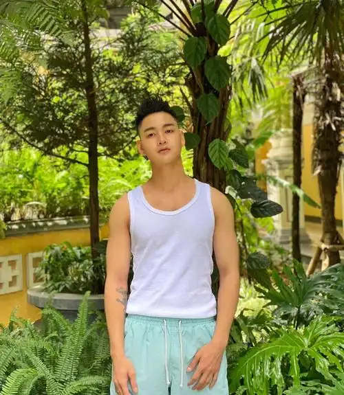 阳光帅气的高颜值肌肉帅哥_高清图集_新浪网