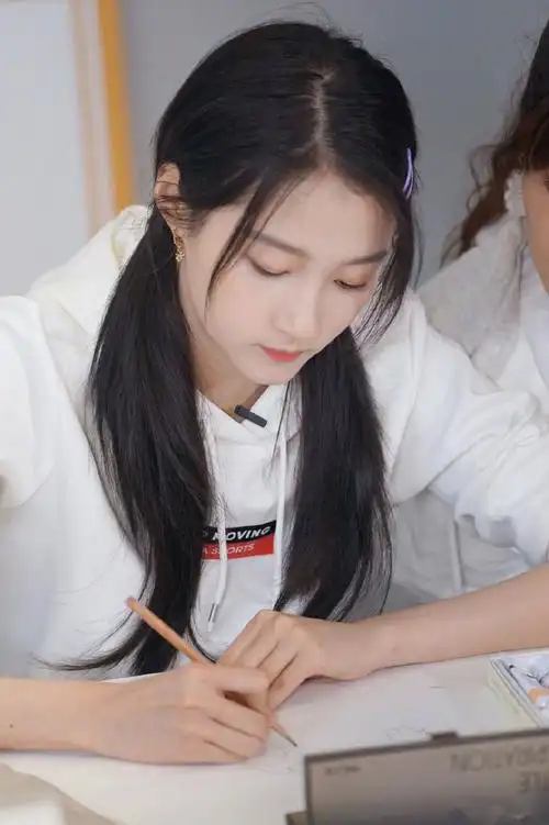 原创关晓彤不愧是国民闺女从小吃可爱长大鹿晗不心动是假的