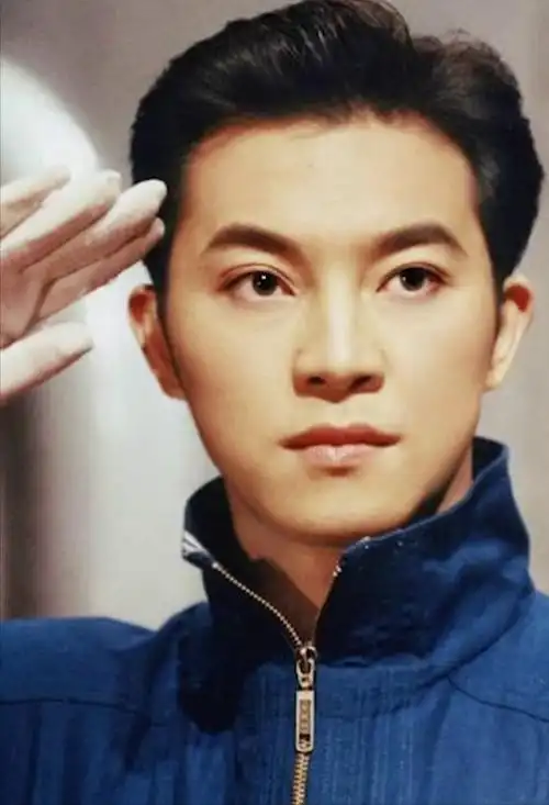 18岁黄渤忍了,18岁鹿晗也忍住了,看到18岁的雷佳音,实在忍不了