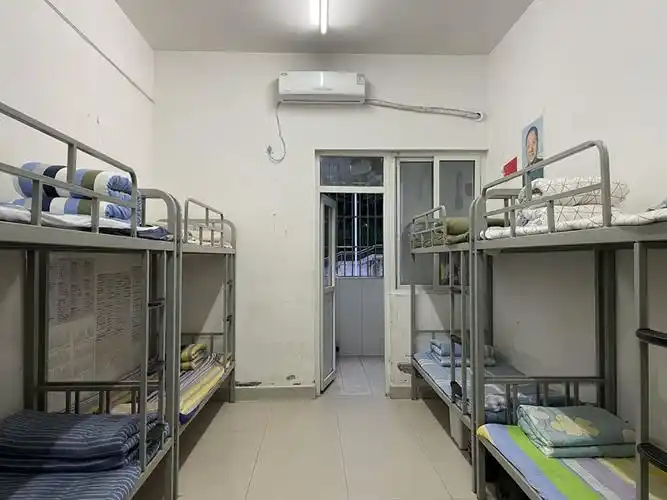 评选出70个优秀寝室,其中其中尚雅苑一(女生)宿舍评选出优秀寝室40个