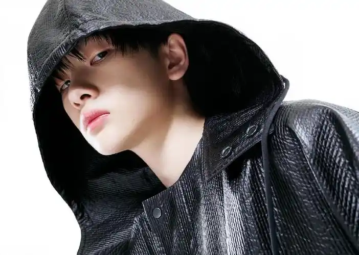 分享一组周震南图片给大家,图中的明星图片壁纸会点缀你的电脑桌面