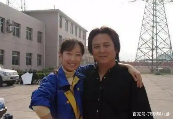 刘敏涛前夫照片被爆出,看清他的长相后,网友直呼:配不上刘敏涛