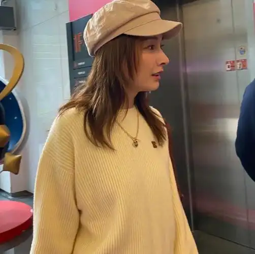 吴昕出门偶遇路人抓拍失去美颜滤镜后这状态真的有37岁