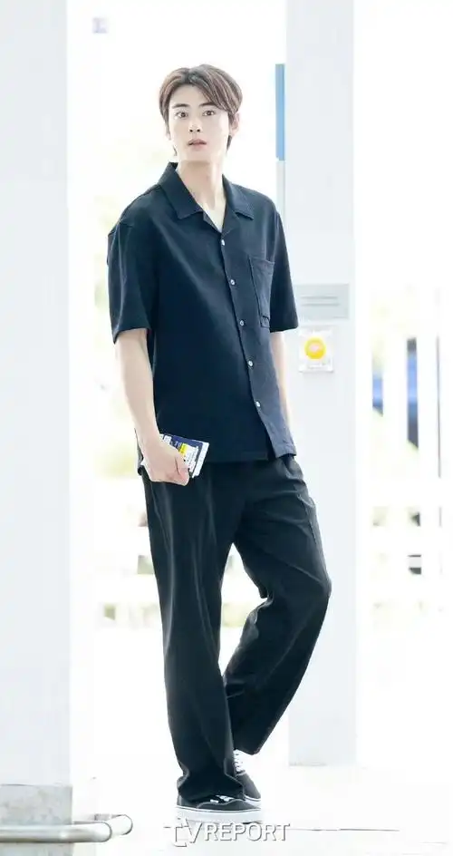 车银优素颜生图##车银优机场素颜新闻图