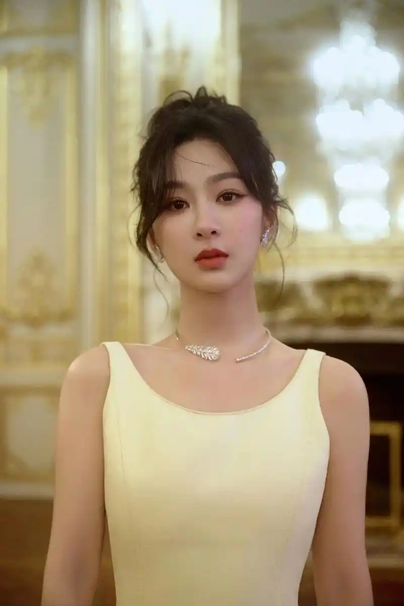 杨紫身穿maison rabih kayrouz高定957815 - 抖音