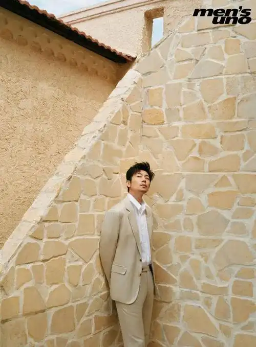 朱亚文 在时间里安然生长|长裤|衬衫|大衣|余占鳌|实力派演员_网易