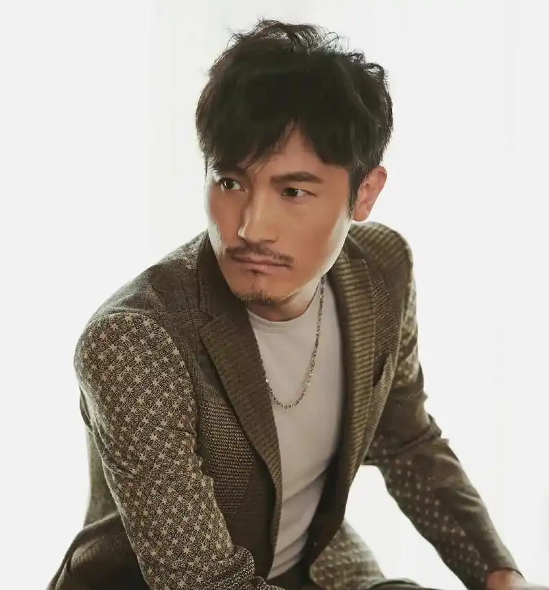 演员耿乐:与孔琳分手后,娶圈外妻子生一子,终获幸福