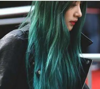 女生偏青色系染发图片 来看青色染发好不好看
