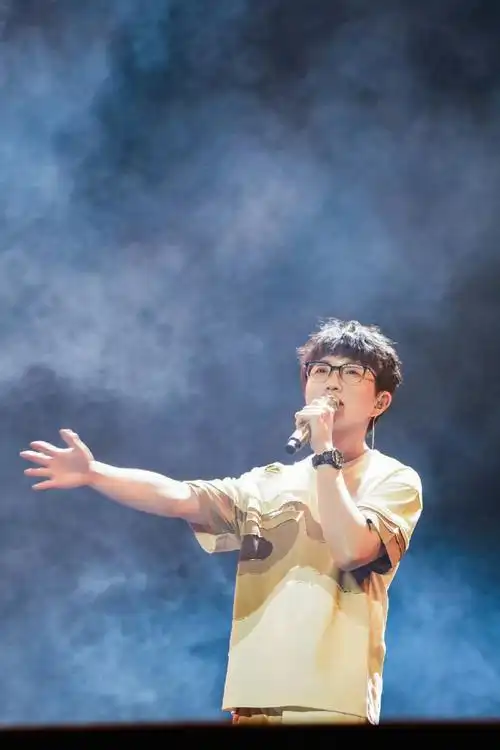 也是可爱帅气的毛毛,他就是温文尔雅的@毛不易!