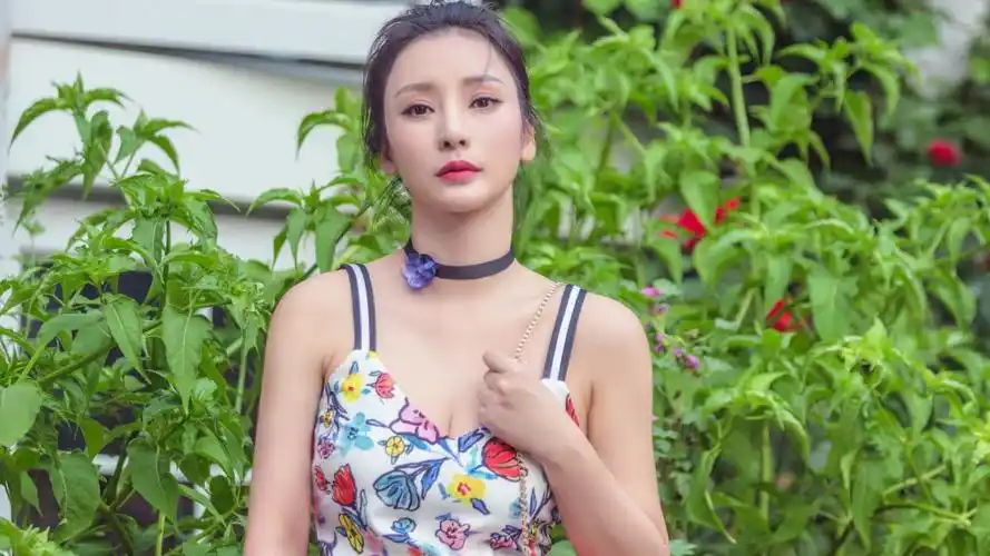 桌面壁纸 美女 女星模特 > 柳岩大胸图片壁纸分辨率:(1920x1080)) 上