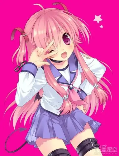 "由依喵"有着粉色的可爱色头发,个性活泼的她,一身水手服加恶魔装扮