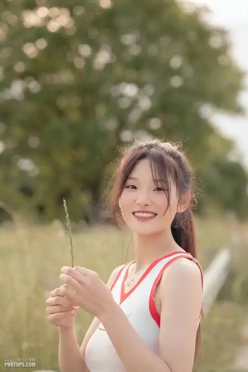 户外小清新笑容灿烂的美女raw原图24张