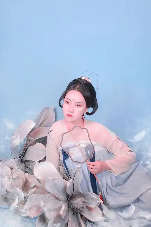 仙鹤少女古风汉服