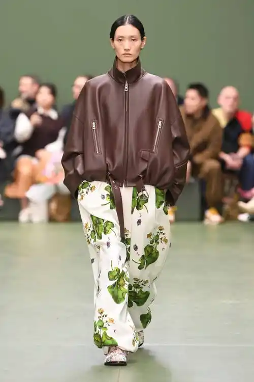 巴黎时装周罗意威品牌时装秀2