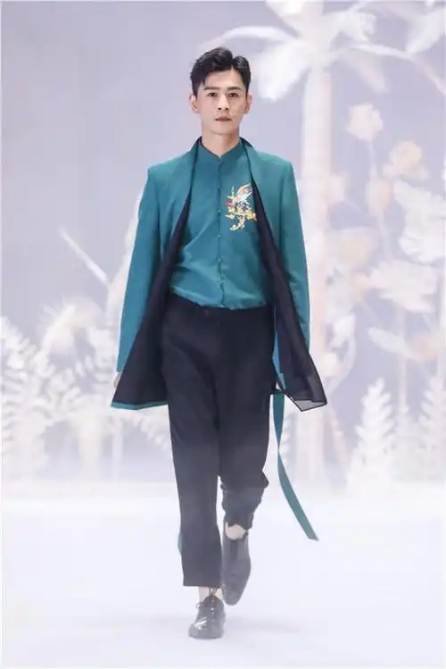 2020秋冬中国国际时装周:盖娅传说熊英「若水」系列发布会