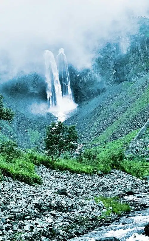 标题:长白山天池瀑布