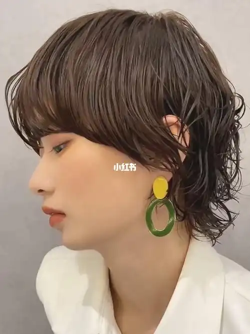 女生超短发烫发分享减龄俏丽短发