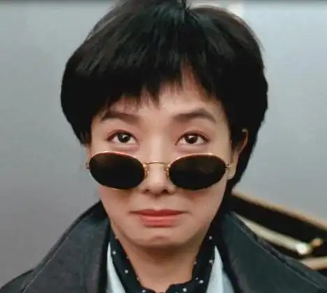 张国荣前女友毛舜筠罕露面!头发泛白身形瘦弱,皮肤白皙不见皱纹