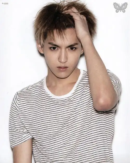 求三张能用作qq皮肤的教主吴亦凡kris的图片.