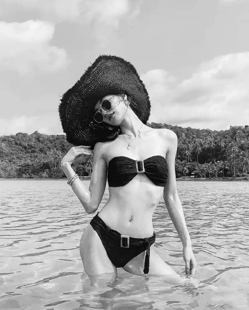 钟楚曦的泳装照